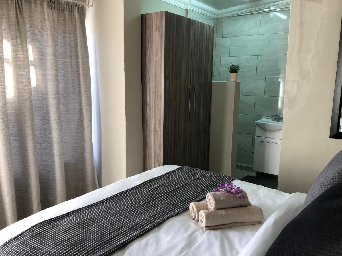The Lavender Guesthouse Kroonstad Ngoại thất bức ảnh